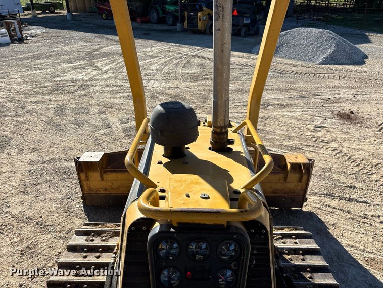 image for item FG0765 2004 Caterpillar D3G XL dozer