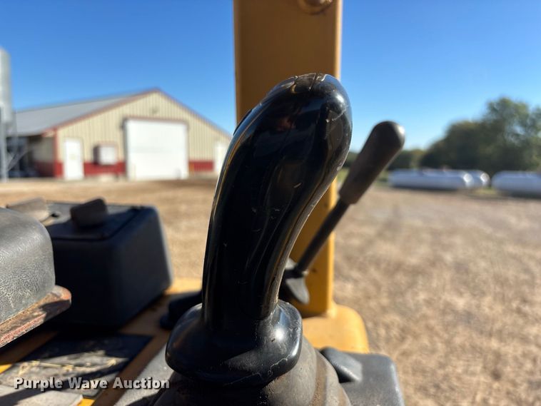 image for item FG0765 2004 Caterpillar D3G XL dozer