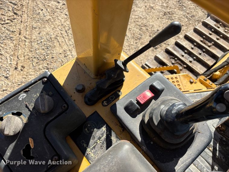 image for item FG0765 2004 Caterpillar D3G XL dozer