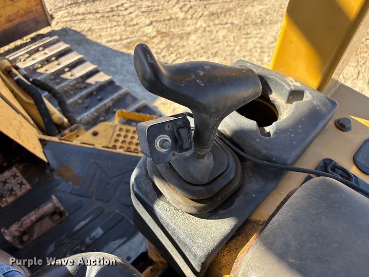 image for item FG0765 2004 Caterpillar D3G XL dozer