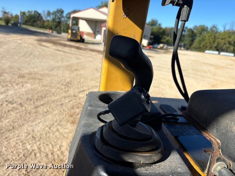 image for item FG0765 2004 Caterpillar D3G XL dozer