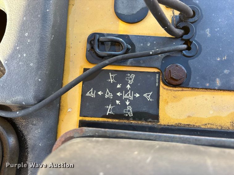 image for item FG0765 2004 Caterpillar D3G XL dozer