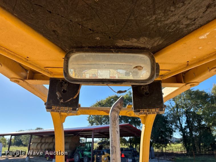 image for item FG0765 2004 Caterpillar D3G XL dozer