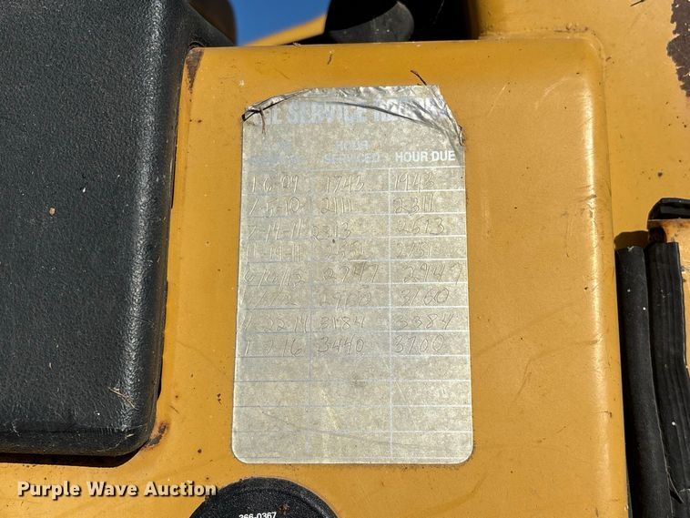 image for item FG0765 2004 Caterpillar D3G XL dozer