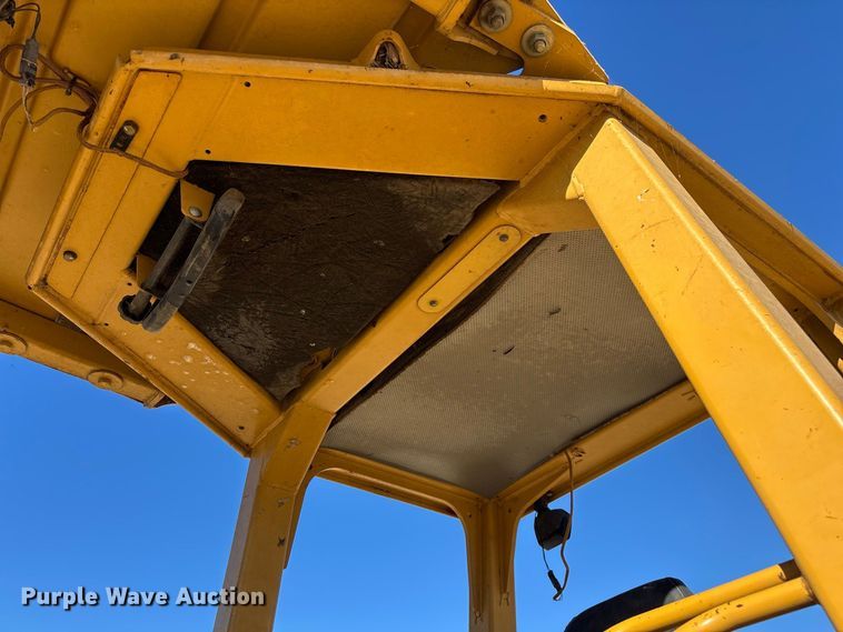 image for item FG0765 2004 Caterpillar D3G XL dozer