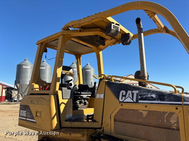 image for item FG0765 2004 Caterpillar D3G XL dozer