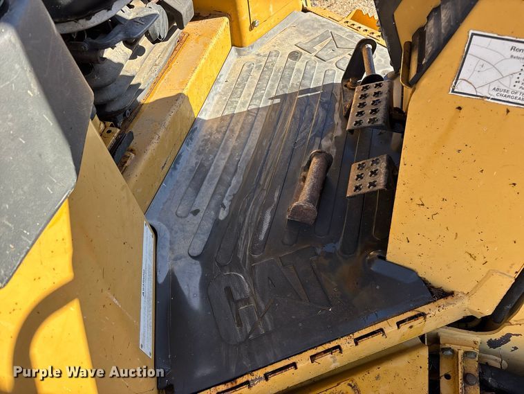 image for item FG0765 2004 Caterpillar D3G XL dozer