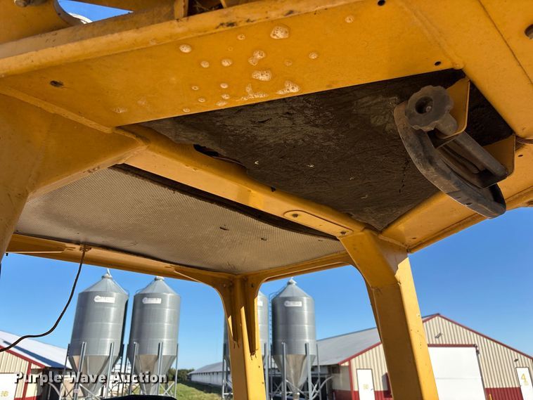 image for item FG0765 2004 Caterpillar D3G XL dozer