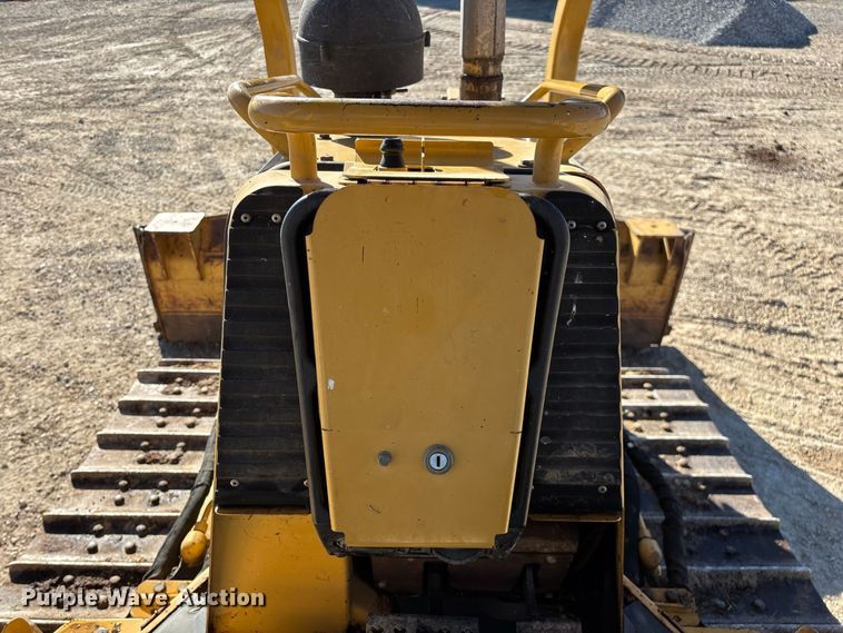 image for item FG0765 2004 Caterpillar D3G XL dozer
