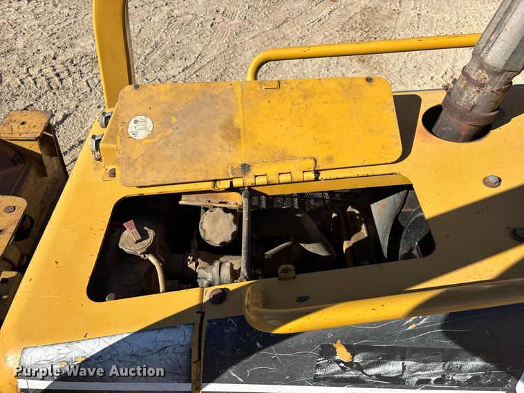 image for item FG0765 2004 Caterpillar D3G XL dozer