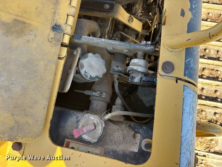 image for item FG0765 2004 Caterpillar D3G XL dozer