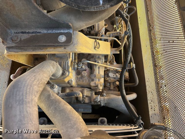 image for item FG0765 2004 Caterpillar D3G XL dozer
