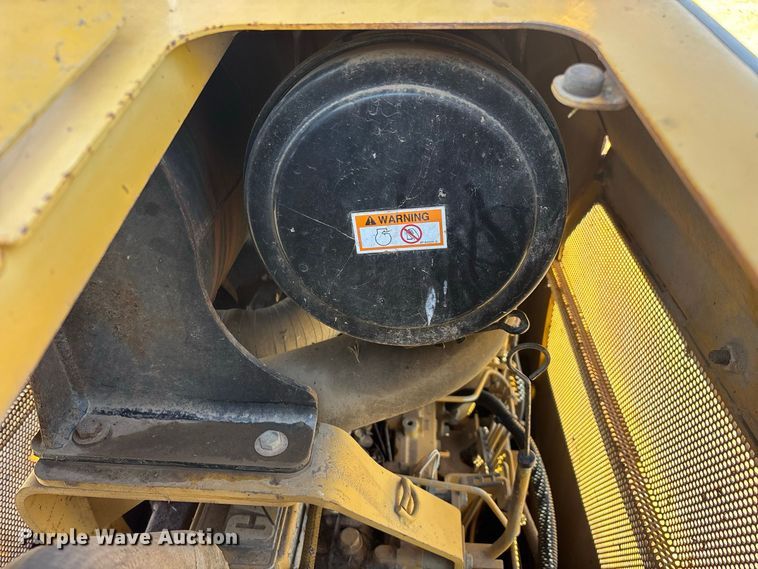 image for item FG0765 2004 Caterpillar D3G XL dozer