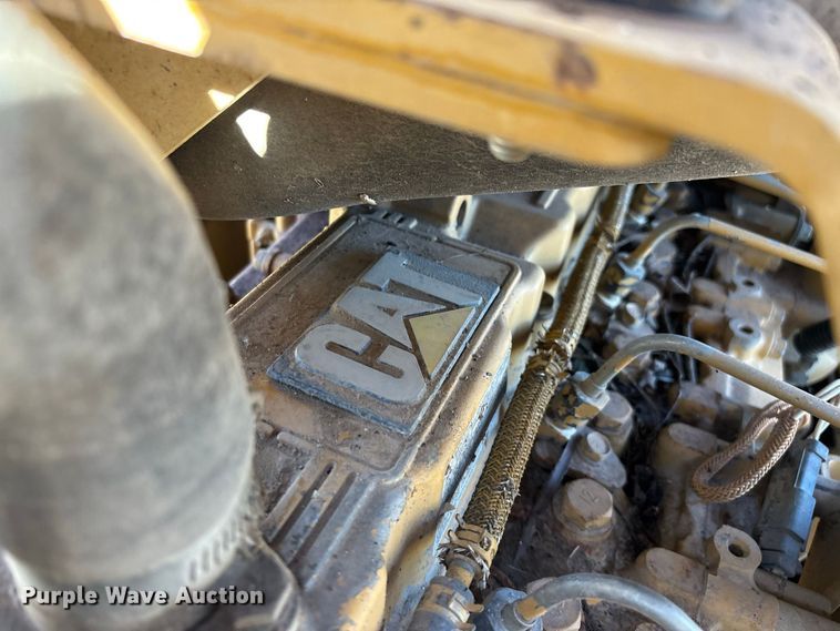 image for item FG0765 2004 Caterpillar D3G XL dozer