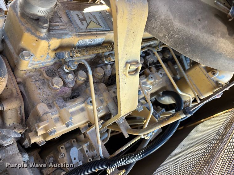 image for item FG0765 2004 Caterpillar D3G XL dozer
