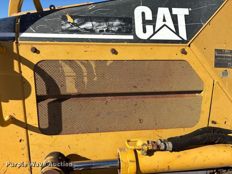 image for item FG0765 2004 Caterpillar D3G XL dozer