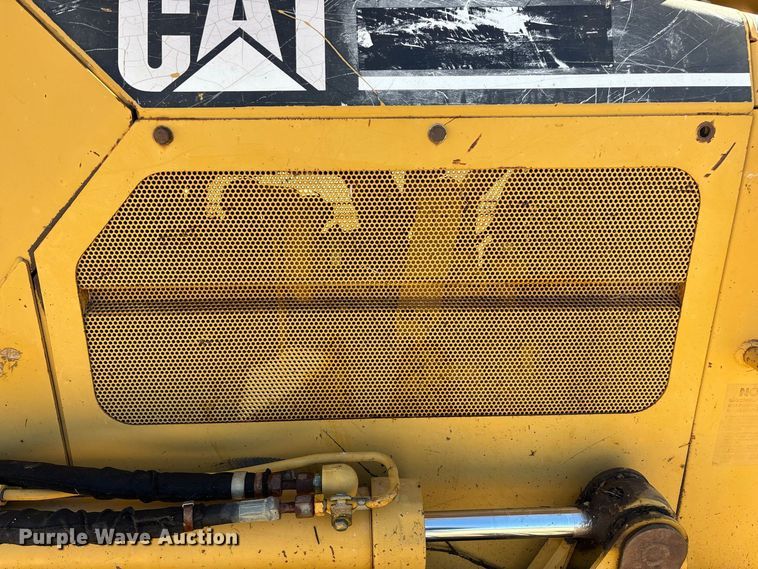 image for item FG0765 2004 Caterpillar D3G XL dozer