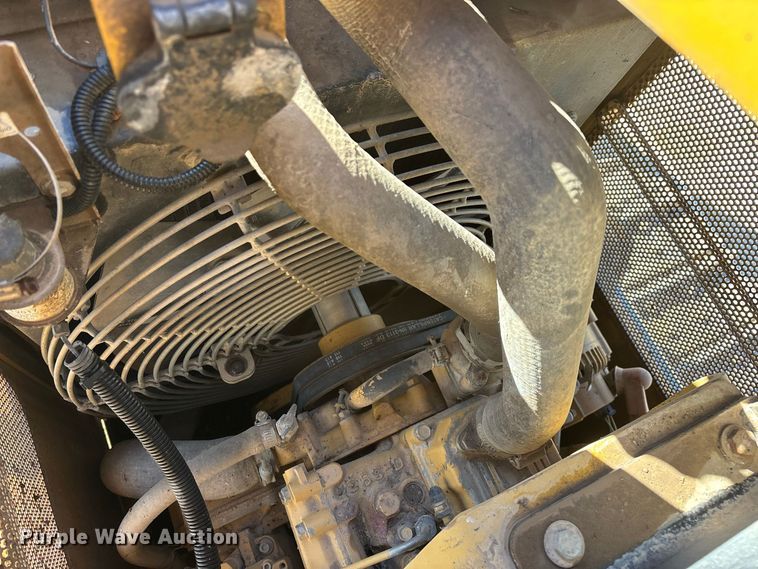 image for item FG0765 2004 Caterpillar D3G XL dozer