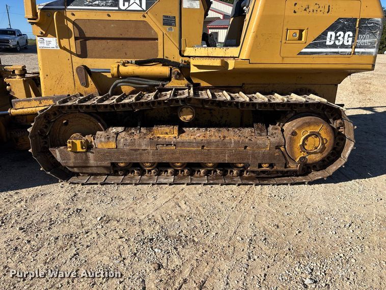 image for item FG0765 2004 Caterpillar D3G XL dozer
