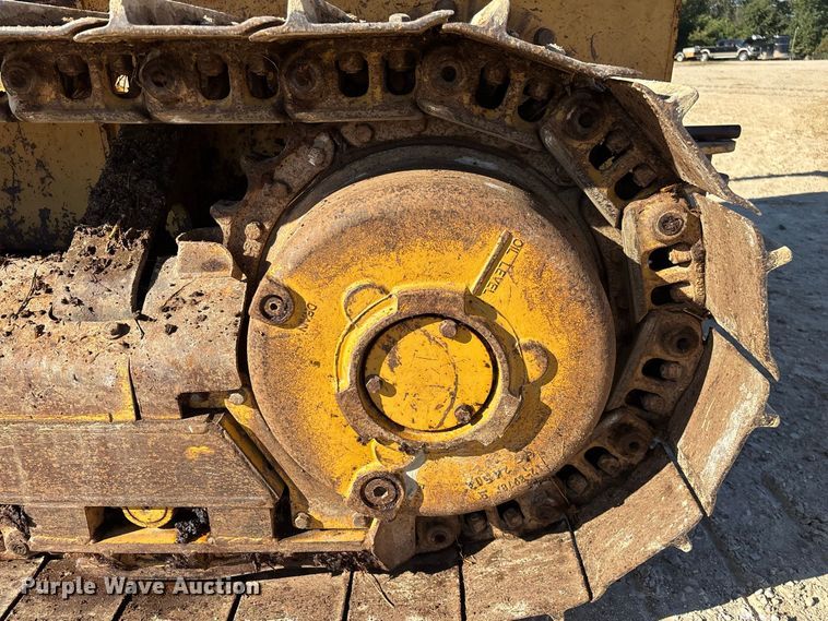 image for item FG0765 2004 Caterpillar D3G XL dozer