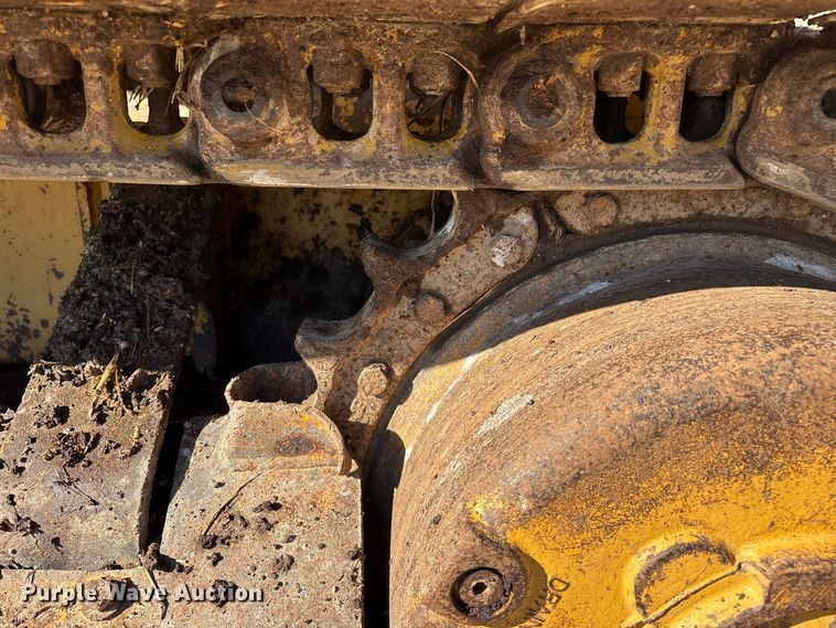 image for item FG0765 2004 Caterpillar D3G XL dozer