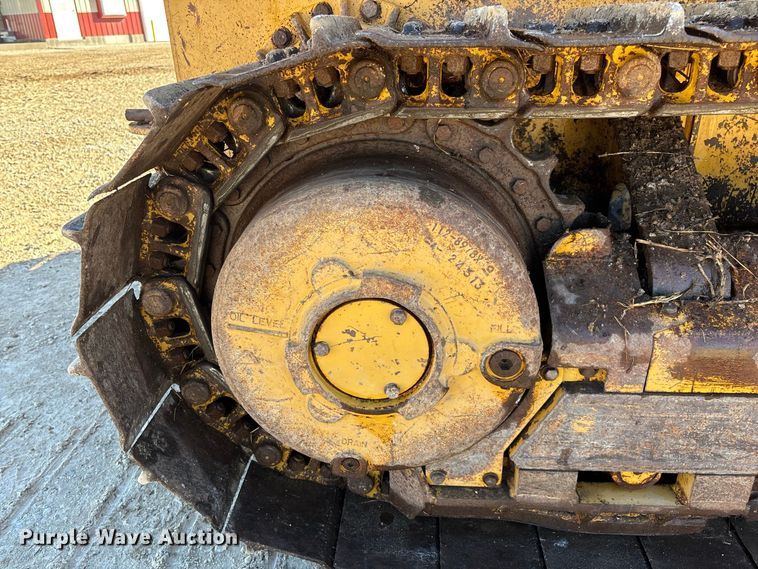 image for item FG0765 2004 Caterpillar D3G XL dozer