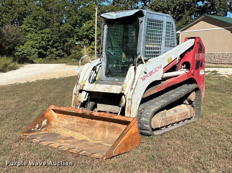 image for item FG0769 2011 Takeuchi TL250 tracked skid steer loader