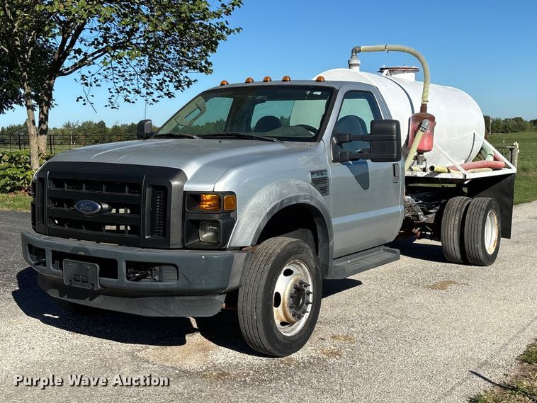 image for item FG0772 2010 Ford F550 Super Duty vacuum truck