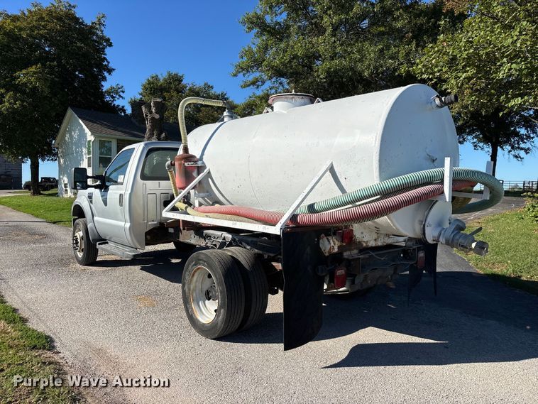 image for item FG0772 2010 Ford F550 Super Duty vacuum truck