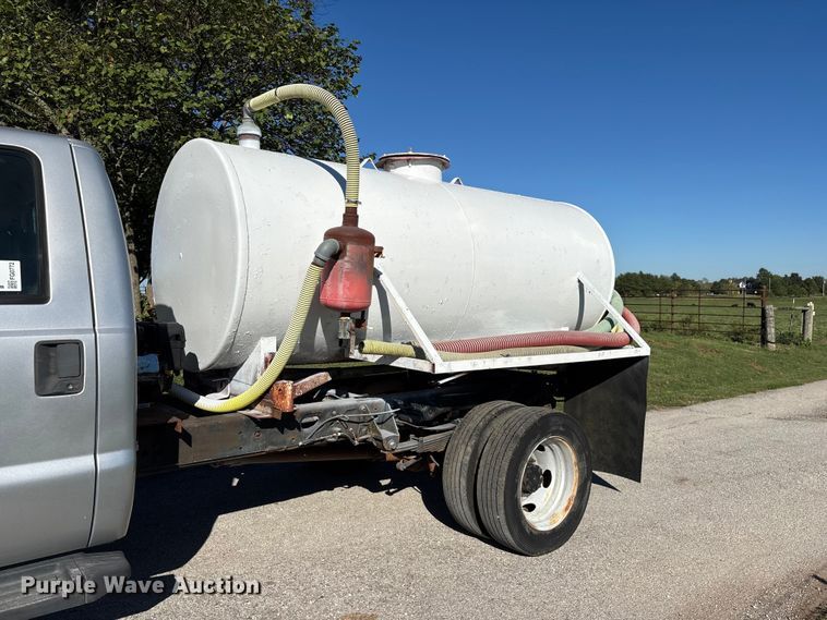 image for item FG0772 2010 Ford F550 Super Duty vacuum truck
