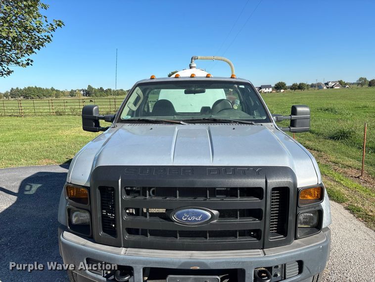 image for item FG0772 2010 Ford F550 Super Duty vacuum truck