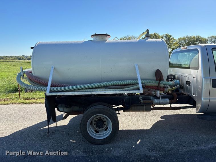 image for item FG0772 2010 Ford F550 Super Duty vacuum truck