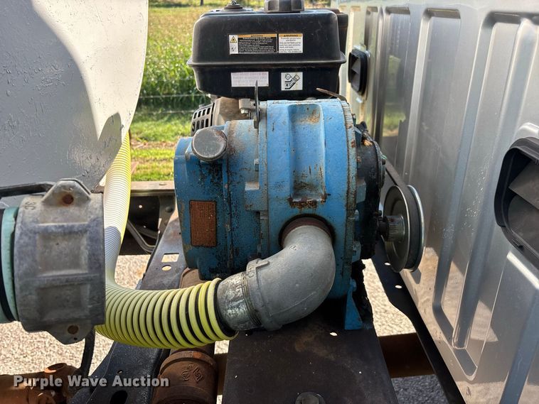 image for item FG0772 2010 Ford F550 Super Duty vacuum truck