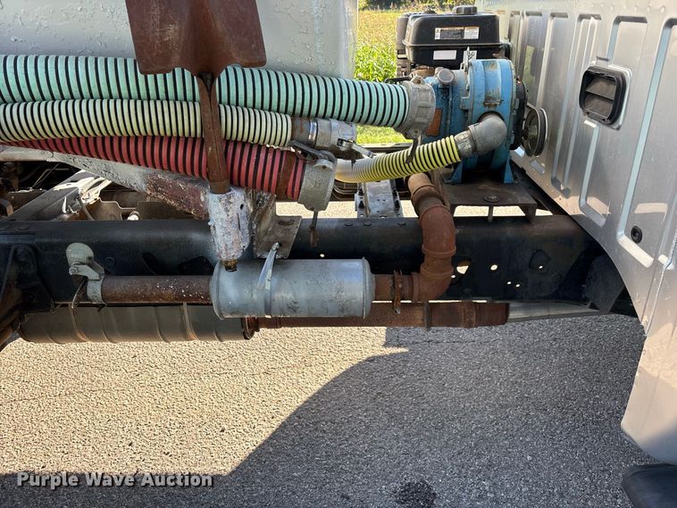 image for item FG0772 2010 Ford F550 Super Duty vacuum truck