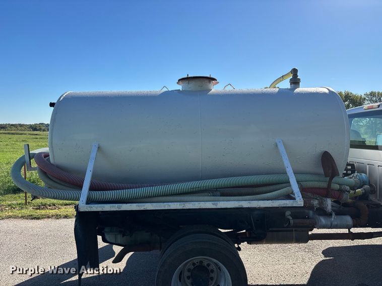 image for item FG0772 2010 Ford F550 Super Duty vacuum truck