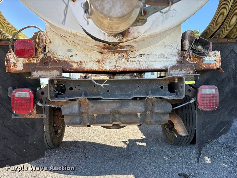 image for item FG0772 2010 Ford F550 Super Duty vacuum truck
