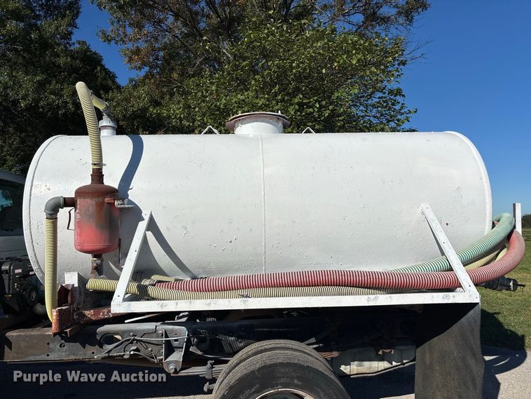 image for item FG0772 2010 Ford F550 Super Duty vacuum truck