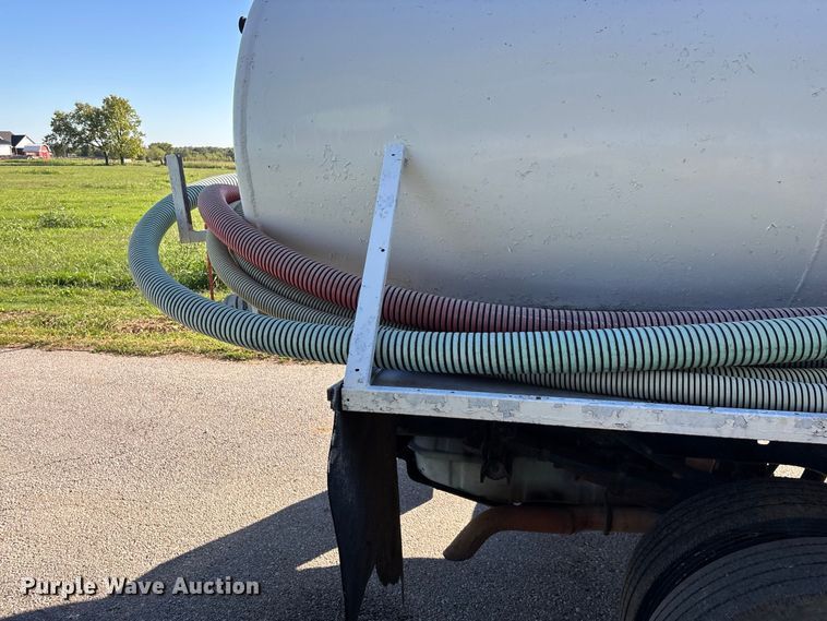 image for item FG0772 2010 Ford F550 Super Duty vacuum truck