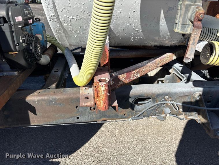 image for item FG0772 2010 Ford F550 Super Duty vacuum truck