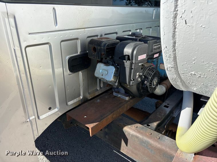 image for item FG0772 2010 Ford F550 Super Duty vacuum truck