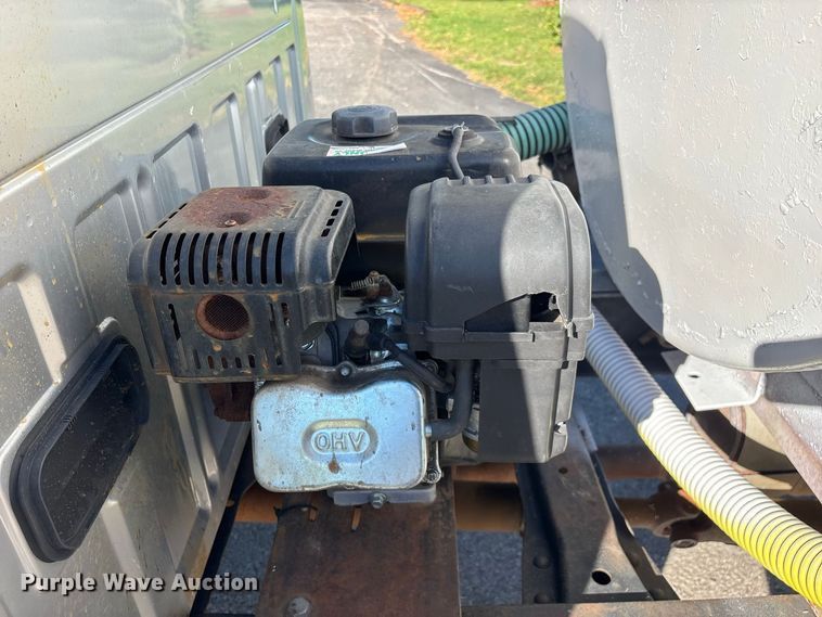 image for item FG0772 2010 Ford F550 Super Duty vacuum truck