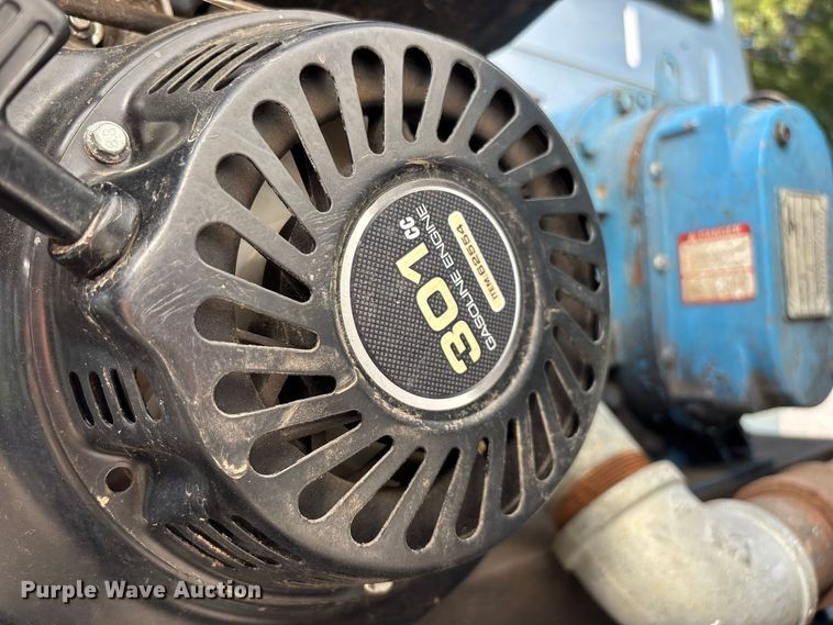 image for item FG0772 2010 Ford F550 Super Duty vacuum truck