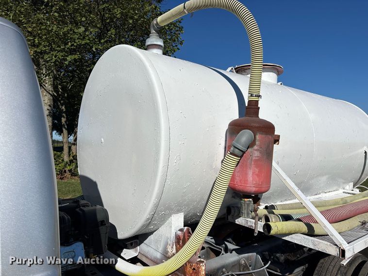 image for item FG0772 2010 Ford F550 Super Duty vacuum truck