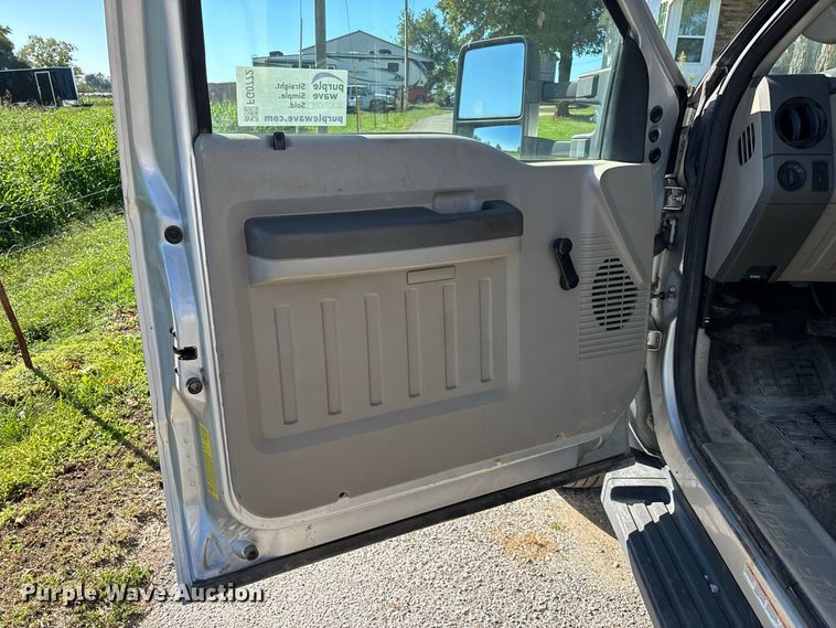 image for item FG0772 2010 Ford F550 Super Duty vacuum truck