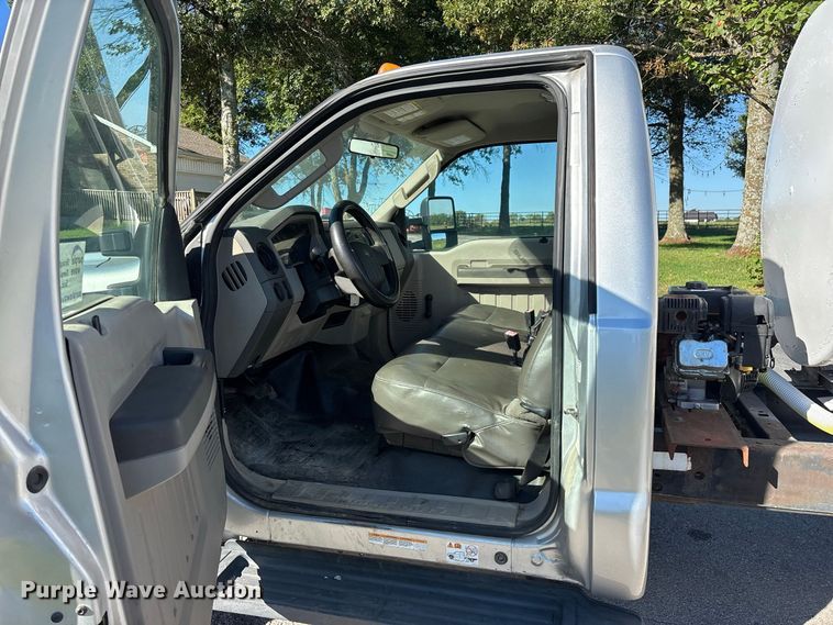 image for item FG0772 2010 Ford F550 Super Duty vacuum truck