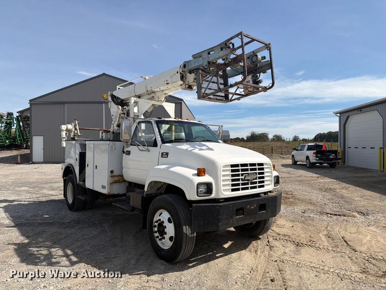 image for item FG3029 2000 Chevrolet C7 bucket truck