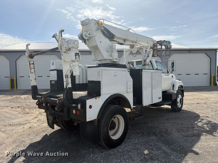 image for item FG3029 2000 Chevrolet C7 bucket truck