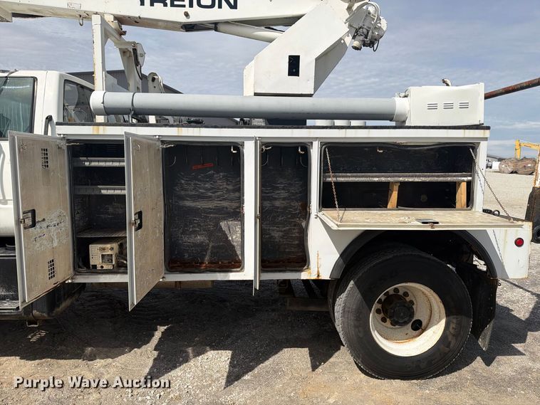 image for item FG3029 2000 Chevrolet C7 bucket truck