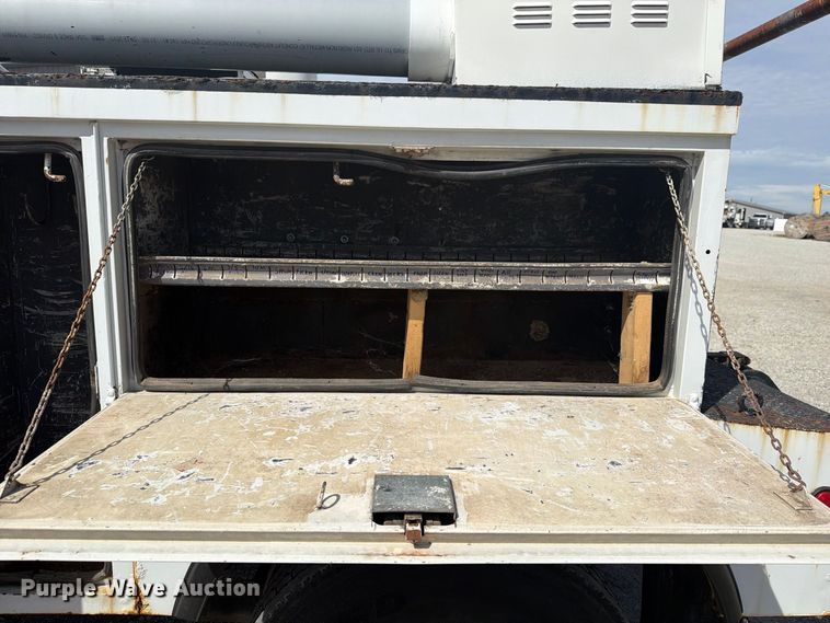 image for item FG3029 2000 Chevrolet C7 bucket truck