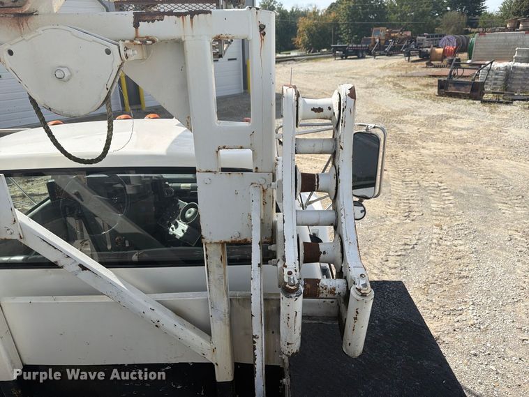 image for item FG3029 2000 Chevrolet C7 bucket truck